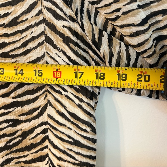 Alfred Dunner Zebra Print Button-Down Blouse Size 8P - Picture 7 of 10